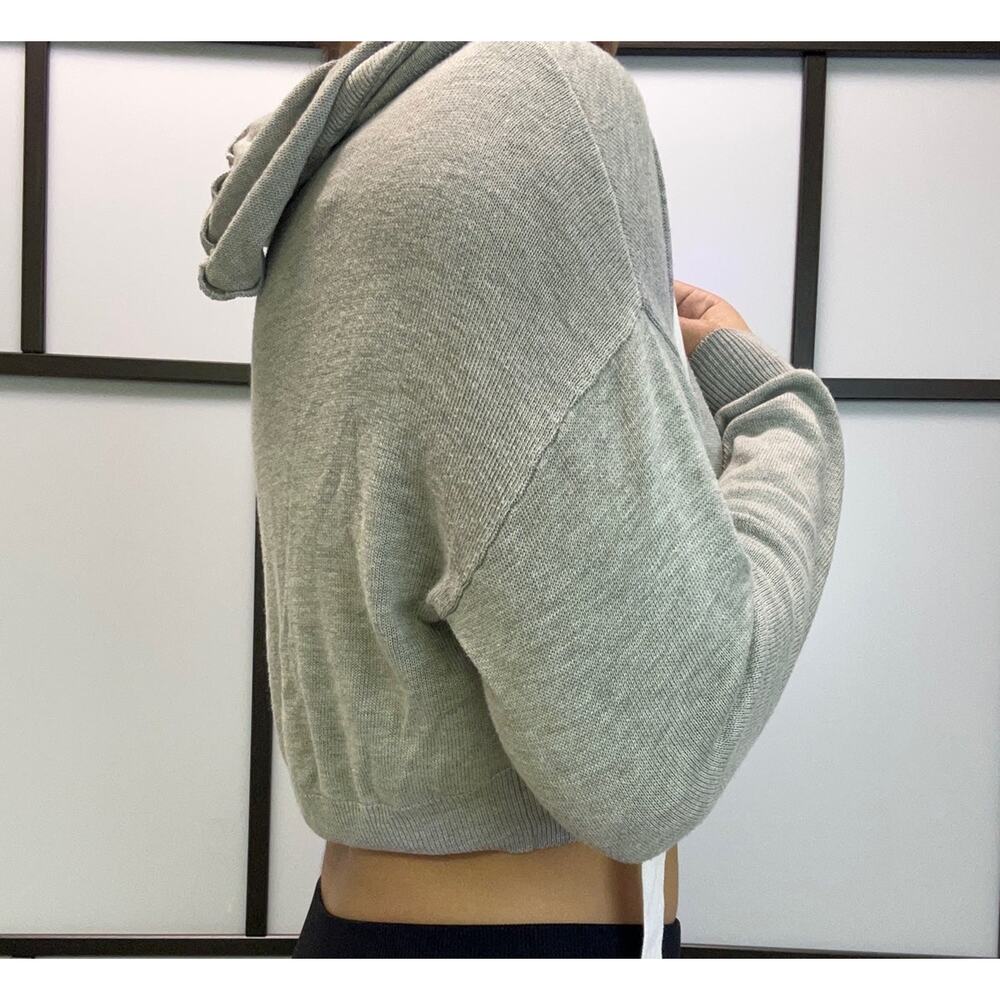 Grey long sleeve crop top with hoodie size M long strings - Picture 3 of 3